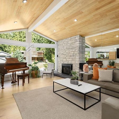 Beautiful Villa With Heated Pool Hot Tub By Forest 노스밴쿠버 외부 사진