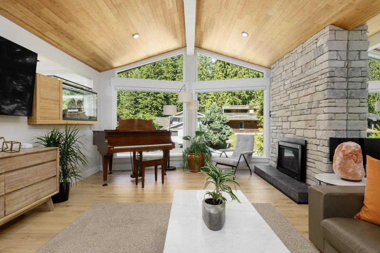 Beautiful Villa With Heated Pool Hot Tub By Forest 노스밴쿠버 외부 사진