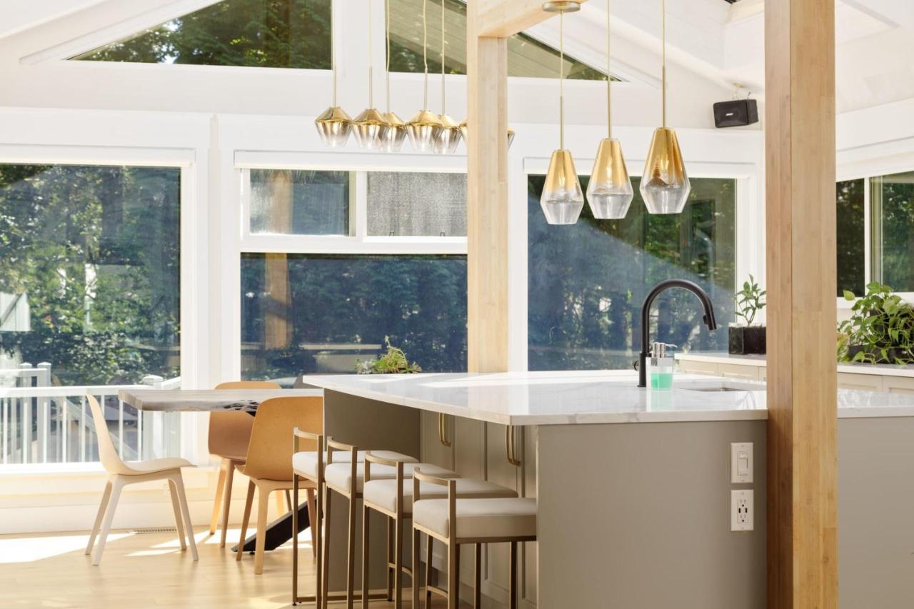 Beautiful Villa With Heated Pool Hot Tub By Forest 노스밴쿠버 외부 사진