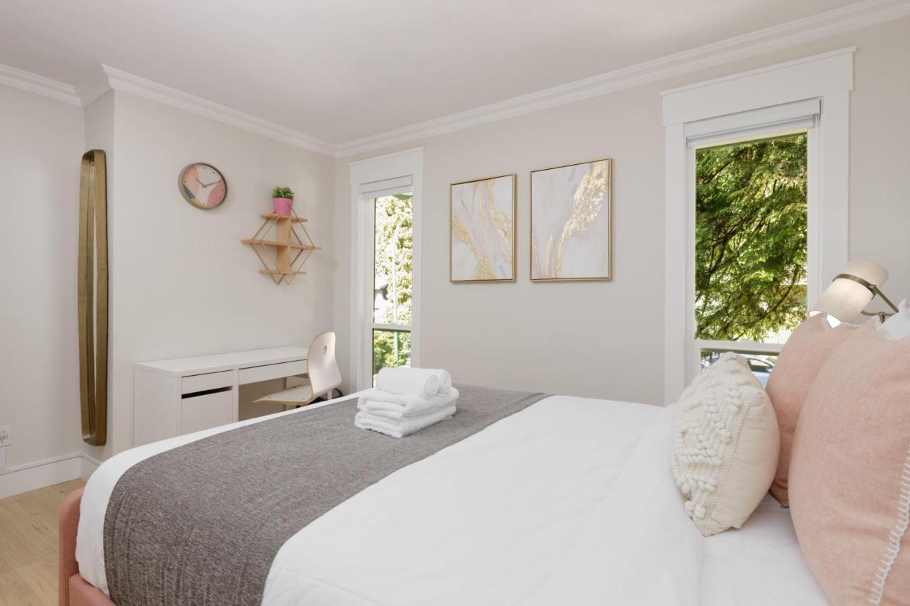Beautiful Villa With Heated Pool Hot Tub By Forest 노스밴쿠버 외부 사진
