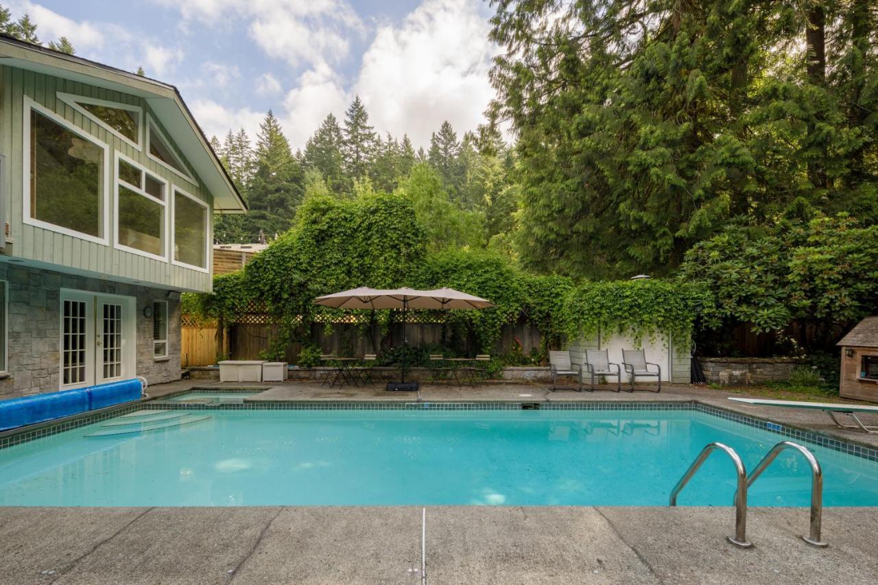 Beautiful Villa With Heated Pool Hot Tub By Forest 노스밴쿠버 외부 사진