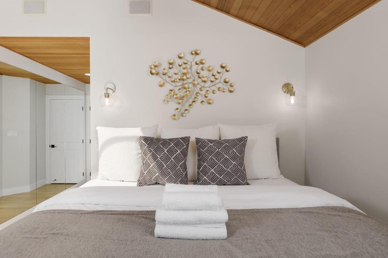 Beautiful Villa With Heated Pool Hot Tub By Forest 노스밴쿠버 외부 사진