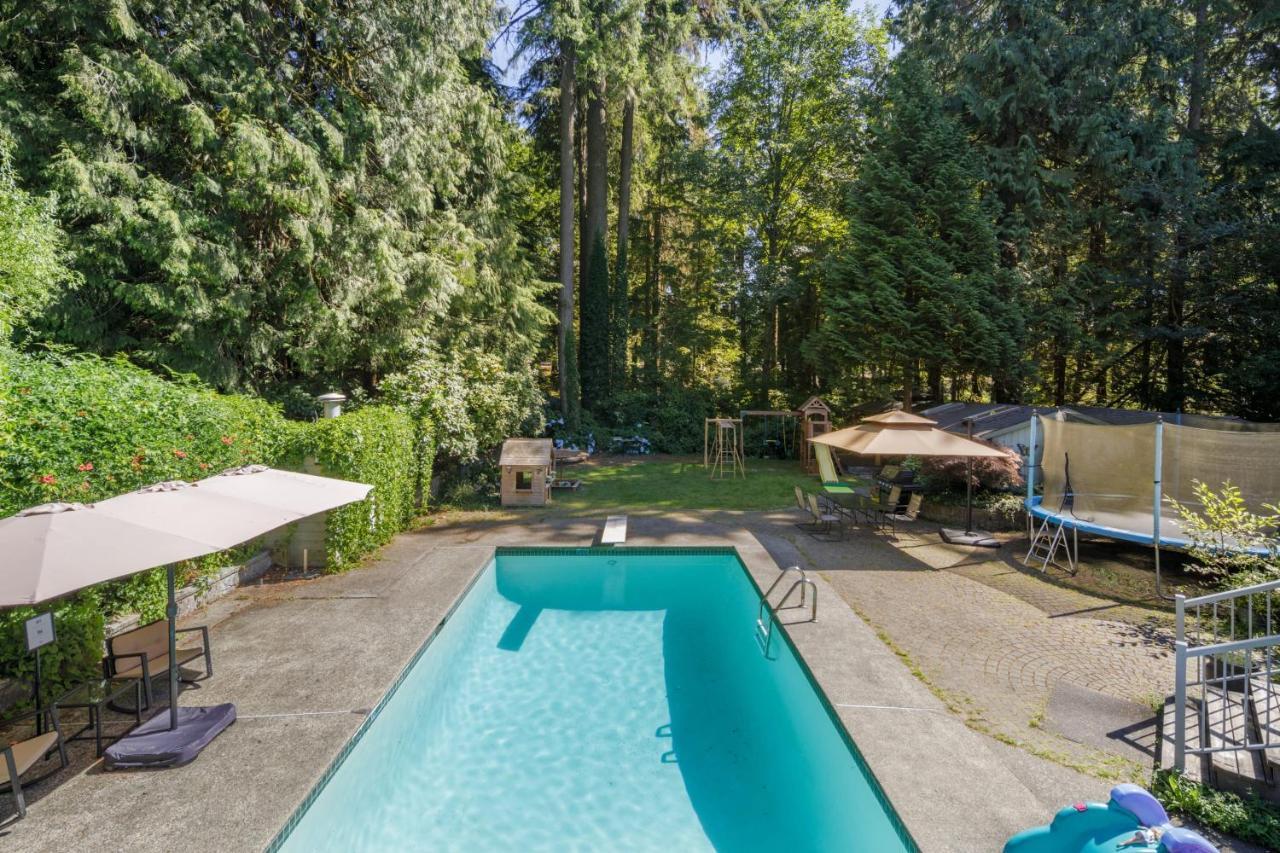 Beautiful Villa With Heated Pool Hot Tub By Forest 노스밴쿠버 외부 사진